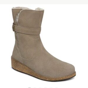 Orthofeet Suede Boots with Adjustable Straps.  Innovative pain relief technology